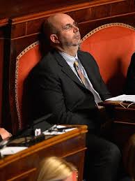 Vito crimi nasce a palermo il 26 aprile 1962, ed è cresciuto nel quartiere brancaccio. Anche I Grillini Dormono Vito Crimi Beccato In Parlamento Corriereuniv It Corriere Dell Universita Job