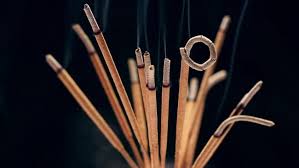 Hướng dẫn thắp nhang hương đúng cách ...