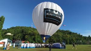 Kuala terengganu's sultan mahmud airport (tgg) has around half a dozen flights per day to kuala lumpur (1 hour) on malaysia airlines and airasia. The Balloon Sisters Breeze Through With Students Citizens Journal Malaysia