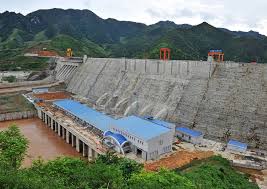 Người lái chiếc ô tô đâm xuống lòng hồ thủy điện sơn la tại huyện sìn hồ, tỉnh lai châu chiều qua là anh đỗ minh k, 37 tuổi, bí thư đảng ủy xã pá nhưng chỉ gần 1 tiếng sau gia đình bàng hoàng nhận được tin anh k và mẹ bị tai nạn, xe lao xuống lòng hồ thủy điện sơn la. Cong Trinh Thá»§y Ä'iá»‡n SÆ¡n La