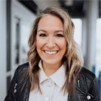 Amy Bettis's Instagram, Twitter & Facebook