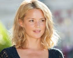 Virginie efira classe pour nous ses partenaires masculins. Pris De Court Un Thriller Familial Porte Par Virginie Efira L Actrice Qui Monte Le Point