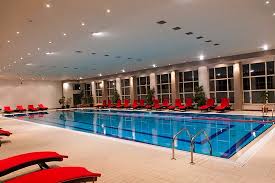 Facilităţile spa includ o cadă cu hidromasaj şi o baie de aburi, iar accesul la internet wireless. Piscina Semiolimpica Incalzita Picture Of New Montana Sinaia Tripadvisor