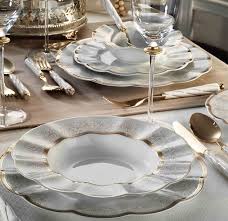 Kutahya Porcelain 83 Pieces Nil 62743 Round Dinner Set In 2020 Dining Room Table Decor Dinner Sets Table Design
