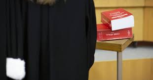 Violences conjugales : un mari témoigne contre son épouse assisté par leur fils
