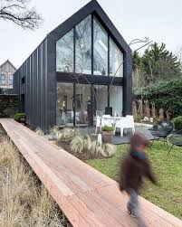 Compact Living On Instagram Guipavas Black Barn Gouesnou France By Trace Et Associes Landscape De Moderne Scheune Haus Haus Architektur Schwarze Scheune