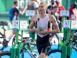 Gold medallist kristian blummenfelt finished 11 seconds ahead of great britain's alex yee. R5f Xjoqnxjxnm
