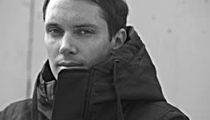 Alexa Nikolas acusa a Mike Milosh de Rhye por abuso físico y sexual