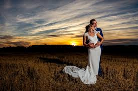 Il a une grande expérience en photo et a travaillé sur types de projets : Devenir Photographe De Mariage Tout Savoir Sur Ce Metier Passion Ecole De L Image Gobelins Cinema D Animation Photographie Design Interactif Et Graphique Communication Plurimedia