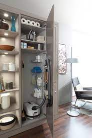 Combiné réfrigérateur + placard à balai. Cleaning Closet Armoire A Balai Renovation Salle De Bain Amenagement Maison