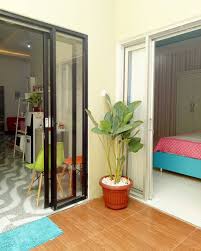 Taman terbuka untuk area kumpul keluarga; Desain Idaman Rumah Lt 120 M Ini Punya Taman Mini Di Dalam