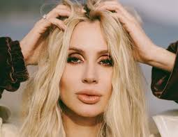 Born 18 october 1982), also known by the stage name loboda, is a russian singer and composer.loboda represented ukraine in the eurovision song contest 2009 and finished in 12th place with 76 points. Uzhe Nichego Ne Pugaet Svetlana Loboda Nameknula Na Skoruyu Svadbu