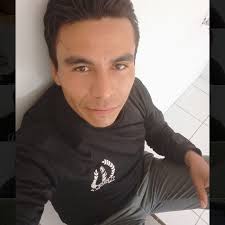 Vecinos de la localidad de Punata en el departamento de Cochabanba retiran  la foto de Evo Morales ya que la alcaldesa masista aún lo tenía como  presidente, los presentes muy molestos lo