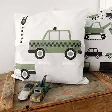 kinderkussen auto olijfgroen annidesign kinderkamer auto jongens slaapkamer auto peuter auto