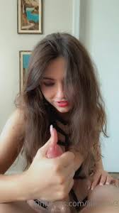 Līl@çl0v3 handjob