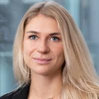 Tina Holzer's Instagram, Twitter & Facebook