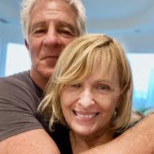 Do you or someone you know need some healing? 6pm ET is our weekly  #BroadwayShabbat and our favorite married couple, Michael and Lorna Lembeck  will be leading the Mi Sheiberach! Send the