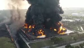 Kebakaran kilang minyak balongan indramayu, 1.078 listrik pelanggan mati. Imbfhuwsmrxim