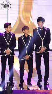 Suho Baekhyun And Chanyeol That Height Difference Though O O Hehe Exo Baekyeol Chanbaek Chanyeol