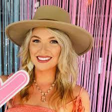 Elizabeth Mulkey's Instagram, Twitter & Facebook