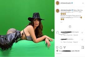 May 31, 2021 · elettra lamborghini ha spoilerato sul suo profilo instagram l'anteprima della sua nuova canzone che sembra già avere tutta l'aria del prossimo tormentone estivo. Elettra Lamborghini Versione Cowboy La Foto Sexy Dell Ereditiera Lato B In Primo Piano Solonotizie24