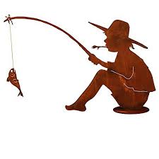 Hier Haben Wir Eine Sehr Gelungene Gartenfigur Der Rost Angler Mit Angel Und Fisch Kommt Gartenfiguren Scherenschnitt Garten Zeichnung