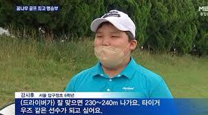 강호동은 1970년 경상남도 진양군(現 진주시) 이반성면 길성리에서 2남 3녀 중 막내로 태어나서 이후 마산시(현 창원시 마산합포구, 마산회원구)로 이주했다. 8tlndegt7msy M