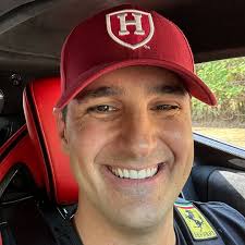 SOMOS 300,000 APAIXONADOS NO NÍVEL MÁXIMO POR CARROS AQUI NO INSTAGRAM!  MAIS TARDE TEM REELS ESPECIAL DOS 300,000 SEGUIDORES. MUITO OBRIGADO GALERA  👊🏼🚀 #koenigsegg #bugatti #chiron #chironsport #pagani #nivelmaximo  #ferrari #laferrari #porsche #