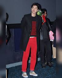 ᵀᴴᴱ ˢᵁˢᴾᴱᶜᵀ 嫌疑者舞台問候 공유 공지철 孔劉 孔地哲 gongyoo ggong likeyoo 孔刘 孔侑 fashion pantsuit pants