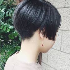 立川美容師 大人女子ヘア 田村優子さんはinstagramを利用しています 前下がりのモード系ショート 個性的な髪型が好きなお客様 いつも楽しくカットさせていただいています カラーはブルーブラックとのオーダー アッシュを濃いめに入れてキレイなブラック