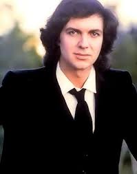 Sesto sang in two pop bands during the 1960s and won a contest in a madrid television show. Sesiones De Fotos Queremos Que Camilo Regrese A La Argentina Camilo Sesto Camilo Blanes Camilo