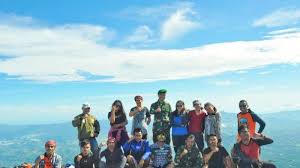 Scopri ricette, idee per la casa, consigli di stile e altre idee da provare. Pencinta Alam Bersama Dandim Dan Jaksa Di Ngada Mendaki Gunung Ebulobo Nagekeo Pos Kupang