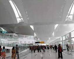 Walau tahap awal ini jalan yang dibangun lebarnya 7 meter, namun tanah yang diratakan seluas 30 meter. Runway Terminal Bandara Kuala Namu Akan Ditambah Ekonomi Bisnis Com