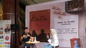 Dimana novel ini berisi rangkaian cerita kehidupan seseorang dengan orang lainnya yang berada di sekelilingnya. Penulis Novel Kata Rintik Sedu Hibur Ratusan Penggemar Sampai Curhat Di Gramedia World Palembang Halaman 2 Sriwijaya Post