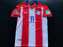 El delantero publicó fotos de las nuevas casacas de la celeste, la oficial y la alternativa; Camiseta Paraguay Authentic Titular A Romero 2021
