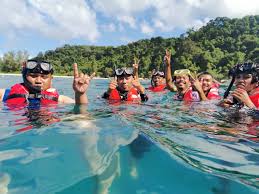 Pantainya yang bersih dan lautnya yang membiru pasti memukau anda. 2021 5 Points Pulau Perhentian Terengganu Snorkeling Island Hopping Turtle Beach Turtle Point Teluk Keke Shark Point Air Berani Ami Travel Tours