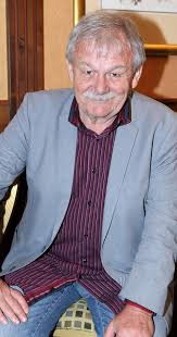 We did not find results for: Nejprve Psal Karel Sip Marcele Holanove Uzasne Texty K Pisnickam Ale Pak Ji Vymenil Za Mladsi Nasehvezdy Cz