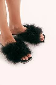 In this set she is at the studio for a model shoot. 27 Best Slippers For Women In 2020 Fleece Faux Fur Shearling And More Glamour