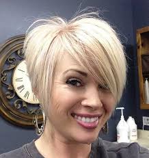 While hiding the face with long hair looks the obvious and easy way out, the less likely problem solver short hairstyle is actually the more effective option. Chic Short Hair Ideas For Round Faces