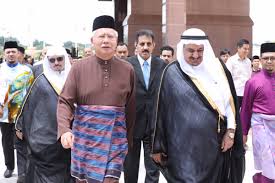 Nazifuddin najib, nizar najib, nooryana najwa najib, norashman najib, puteri norlisa najib. Mohd Najib Tun Razak On Twitter Harap Kurma Diagihkan Tadi Di Masjid Putra Dapat Dinikmati Para Jemaah Bersama Rakan Keluarga Terima Kasih Raja Salman Atas Sumbangan Ini Https T Co Ivzmo3mtui