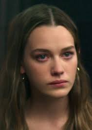 Fan Casting Victoria Pedretti as Bella Willis in I Know What You Did Last  Summer