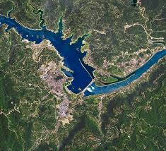 Bildchen sind halt doch international. Uberlauf Am Drei Schluchten Damm Monsunregen Bringt Jangtse Stausee Auf Rekordpegel Scinexx De