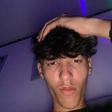 Aaron Valle's Instagram, Twitter & Facebook