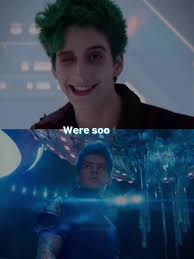 Milo Manheim Elevator Scene in Portuguese