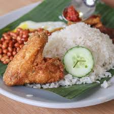 Nasi lemak bungkus, satu, kak is what i say when ordering this dish for breakfast. Nasi Lemak Bungkus 100 Muslim Owned Halal Food Drinks Local Eats On Carousell