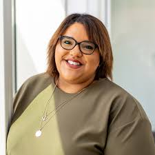 Tara Tomes's Instagram, Twitter & Facebook