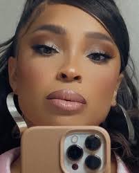 Kara Watson's Instagram, Twitter & Facebook