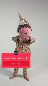 Tal como a atriz referiu desde o início, era o seu namorado, o músico vitor kley, o famoso atrás da máscara. A Mascara Vitor Kley Era O Homem Escondido No Camaleao