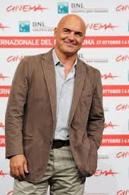 L'attore luca zingaretti è famoso per la sua interpretazione del commissario montalbano, ma chi è nella vita del resto, luca zingaretti, uno degli attori italiani più talentuosi del panorama italiano. 340 Luca Zingaretti Ideas Lucas Tv Detectives Detective