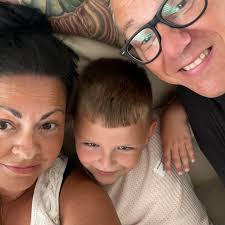 looking for a professional makeup artist for november 7th please!!🤍x